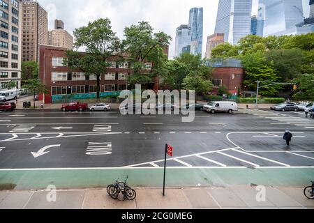 Chiuso PS33 nel quartiere Chelsea di New York martedì 1 settembre 2020. Evitare un possibile sciopero degli insegnanti il sindaco di New York Bill De Blasio ha spinto indietro il primo giorno di scuola 11 giorni fino a settembre 21 con l’apprendimento remoto a partire dal 16 settembre. (© Richard B. Levine) Foto Stock