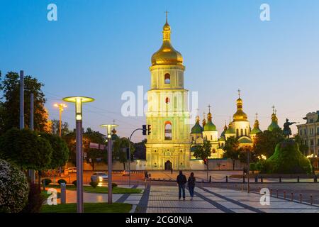 Piazza Sofiivska e la famosa Cattedrale di Santa Sofia. Kiev, Ucraina Foto Stock