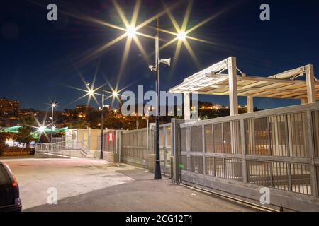Il porto di Termini Imerese di notte Foto Stock