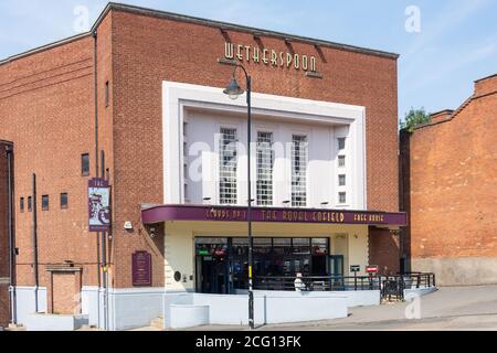 Il Royal Enfield Wetherspoon Pub in cinema ex, Unicorn Hill, Redditch, Worcestershire, Inghilterra, Regno Unito Foto Stock