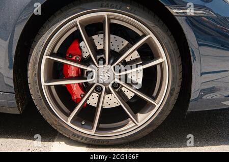 Amburgo, Germania-27 luglio 2019: Ruota porshe colore nero parcheggiato in strada ad Amburgo, Germania . Lamborghini è famosa automobile costosa di marca Foto Stock