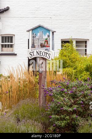 Segno che dice St Neots nella città Cambridgeshire di St Neots Foto Stock