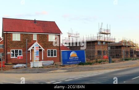 Bennett Homes, cantiere, nuove case, precedentemente terra agricola, Hunstanton, Norfolk, Inghilterra Foto Stock