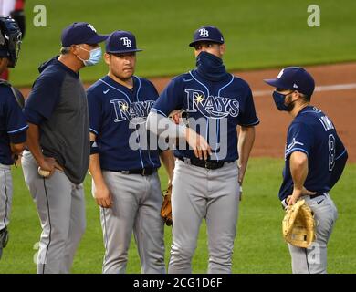 Washington, Stati Uniti. 8 settembre 2020. I membri del Tampa Bay Rays si incontrano sul tumulo mentre i Rays suonano i Washington Nationals al Nationals Park di Washington, DC, martedì 8 settembre 2020. Foto di Kevin Dietsch/UPI Credit: UPI/Alamy Live News Foto Stock