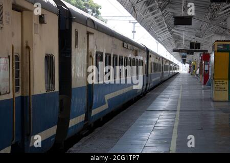 Dehradun, Uttarakhand/India - Settembre 06 2020: Stazione ferroviaria di Dehadun in blocco a causa della situazione della corona. Foto Stock