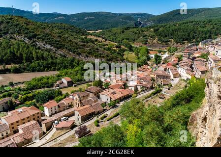 Vista panoramica di Frias una pittoresca cittadina di Burgos, Spagna Foto Stock