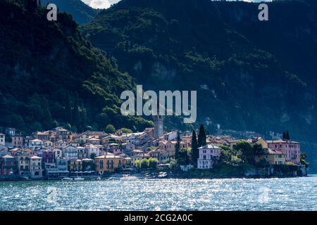 Italia. Lombardia. Lago di Como. Il villaggio colorato di Varenna Foto Stock
