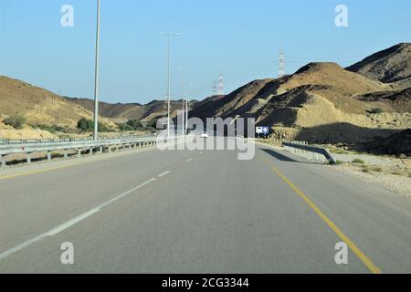 Paesaggio di Oman strada strada. Muscat, Oman : 10-09-2020 Foto Stock