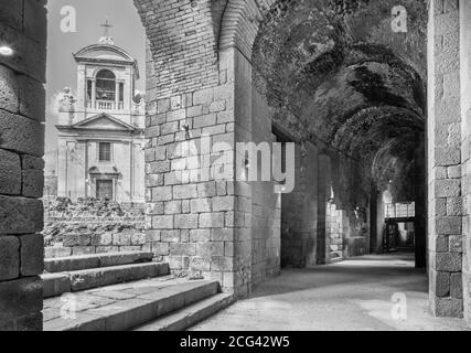 CATANIA, Italia - Aprile 7, 2018: la piscina del Teatro Romano. Foto Stock