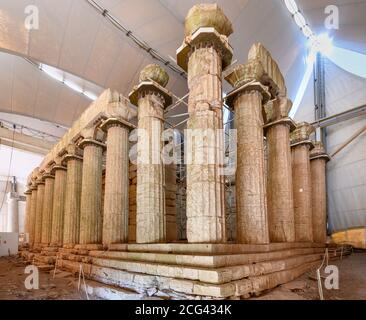 Il Tempio di Apollo Epicurio all'interno della sua tenda protettiva, a Bassae, nel nord della Messinia, Peloponneso, Grecia. Foto Stock