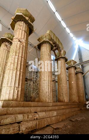 Il Tempio di Apollo Epicurio all'interno della sua tenda protettiva, a Bassae, nel nord della Messinia, Peloponneso, Grecia. Foto Stock