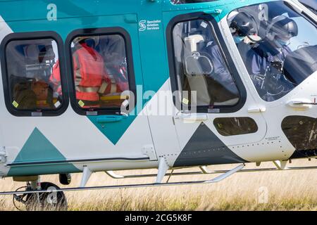 Beachy Head, Eastbourne, East Sussex, Regno Unito. 9 Settembre 2020. Risposta di più agenzie all'incidente in queste scogliere della costa meridionale. Coast Guard Helicopter, polizia del Sussex Est, KSS Air e servizio di ambulanza del Sud Est assistito da Eastbourne RNLI linshore scialuppa di salvataggio. Credit: Alan Fraser/Alamy Live News Foto Stock