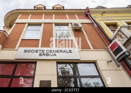 KRALJEVO, SERBIA - 10 NOVEMBRE 2019: Logo di Societe Generale Srbija su una delle loro filiali. SOCIETE Generale è una delle principali banche francesi, la t Foto Stock