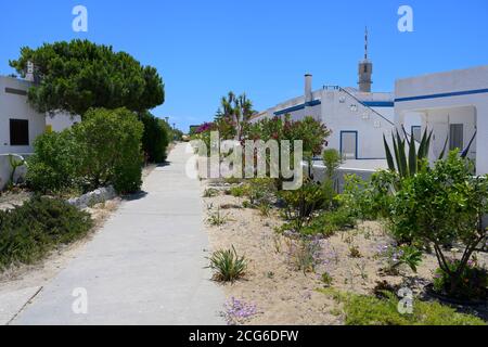 Farol Village strade pedonali, Isola di Culatra, Olhao, Algarve, Portogallo Foto Stock