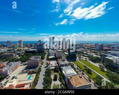 Foto aerea del centro di San Pietroburgo, Florida, vista della baia di Tampa Foto Stock