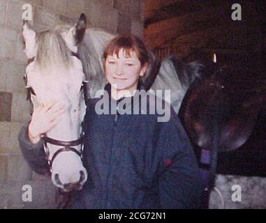 Undated Collect immagine di 15 anni di Rowena Smith morto quando il suo cavallo Lorenza (nella foto) imbullonato su una strada trafficata e colpito da una macchina. È stata descritta dai suoi genitori come una ragazza amorosa e popolare la cui vita girava intorno a cavalli. *... Rowena ha subito lesioni letali alla testa, al collo e al petto quattro giorni dopo il suo 15° compleanno, quando il suo cavallo è andato su un cofano di una macchina prima di crollare in cima a lei. È stata pronunciata morta al Rotherham General Hospital dopo l'incidente a Whiston, vicino Rotherham. Il suo cavallo è stato messo giù sulla scena. Vedere la storia della polizia di PA Horse. Foto PA. Foto Stock