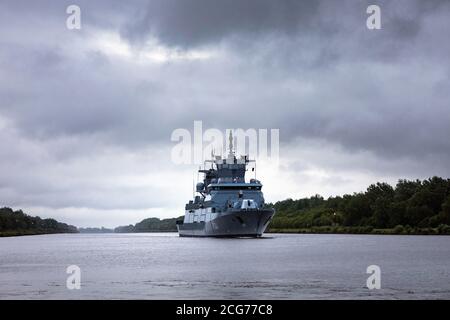 Frigate Sachsen-Anhalt (F 224) Della Marina tedesca sul canale di Kiel Foto Stock