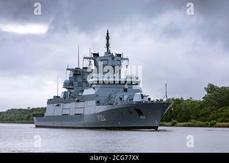 Frigate Sachsen-Anhalt (F 224) Della Marina tedesca sul canale di Kiel Foto Stock