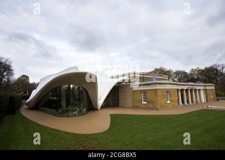 Una vista generale del Ristorante della Rivista presso le Gallerie di Serpentine A Londra Foto Stock