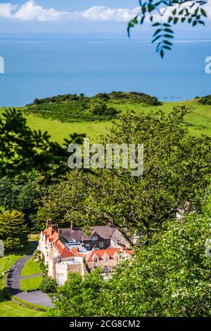 Vista su Lee Abbey vicino a Lynton e Lynmouth, Devon nord, Inghilterra, Regno Unito Foto Stock