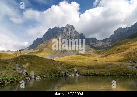Trekking Caucaso - Passo di Chaukhi, da Juta a Roshka nel Nord della Georgia Foto Stock
