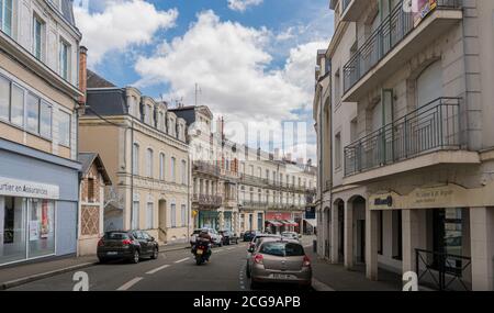 Vista sulla strada della città di Sable sur Sarthe, Francia Foto Stock