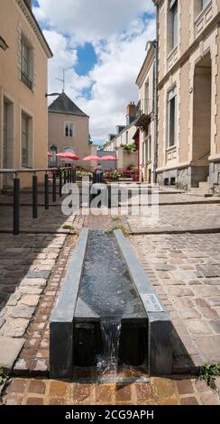 Vista sulla strada della città di Sable sur Sarthe, Francia Foto Stock