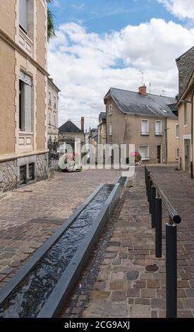 Vista sulla strada della città di Sable sur Sarthe, Francia Foto Stock