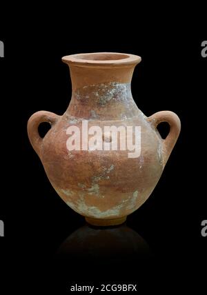 Vaso in ceramica di Hattusa, capitale ittita, Regno di mezzo di Hittite 1650-1450 a.C., Museo Archeologico di Bogazkale, Turchia. Sfondo nero Foto Stock