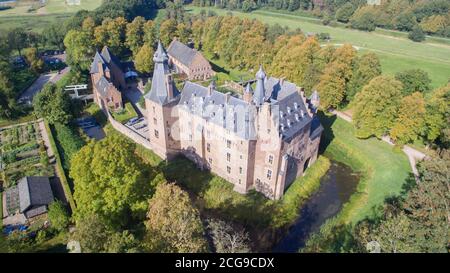 Vista aerea sul castello medievale di Doorwerth nei Paesi Bassi Foto Stock