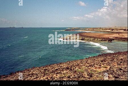 1993 - Una vista della costa vicino a un campo base della Naval Mobile Battaglione di costruzione (NMCB-1). L'unità nella regione durante il funzionamento ridare speranza i soccorsi. Foto Stock