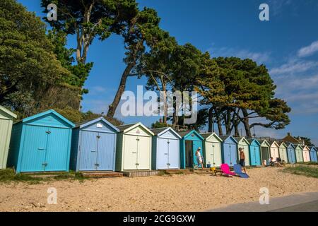 Capanne sulla spiaggia a Highcliffe e Mudeford nella New Forest Foto Stock