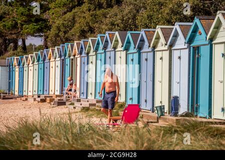 Capanne sulla spiaggia a Highcliffe e Mudeford nella New Forest Foto Stock