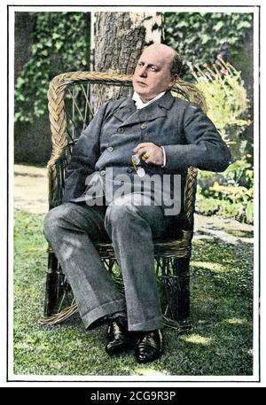 Henry James nel giardino della sua casa, Rye UK, 1903. Mezzitoni colorati a mano di una fotografia Foto Stock