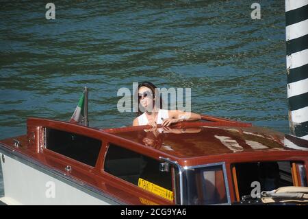 Venezia, friuli, ITALIA. 9 Settembre 2020. 09/09/2020 Venezia, 77° Festival Internazionale del Cinema di Venezia, l'arrivo di Gessica Notaro, con acide dal suo partner Eddy Tavares. Credit: Fabio Sasso/ZUMA Wire/Alamy Live News Foto Stock