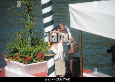 Venezia, friuli, ITALIA. 9 Settembre 2020. 09/09/2020 Venezia, 77° Festival Internazionale del Cinema di Venezia, l'arrivo di Gessica Notaro, con acide dal suo partner Eddy Tavares. Credit: Fabio Sasso/ZUMA Wire/Alamy Live News Foto Stock