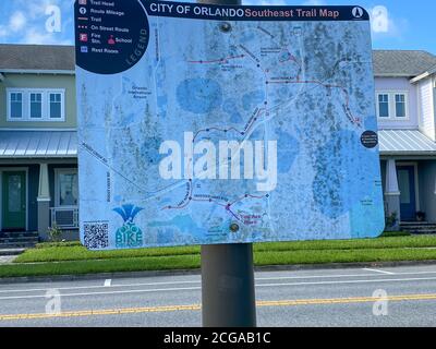 Orlando, FL/USA - 6/15/20: Un cartello ha la mappa del percorso Sud-est di Orlando per la città di Orlando. Foto Stock