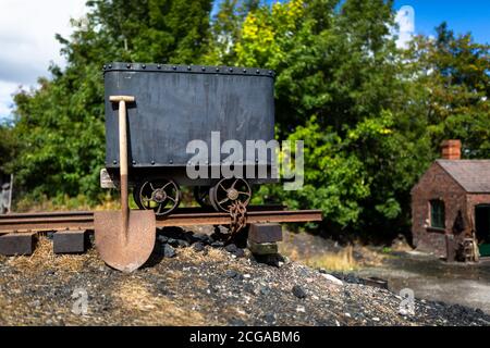 Vecchia miniera di carbone su rotaie, Regno Unito Foto Stock