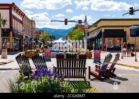 I turisti potranno godersi una giornata estiva a piedi solo sulla storica F Street; Salida; Colorado; USA Foto Stock