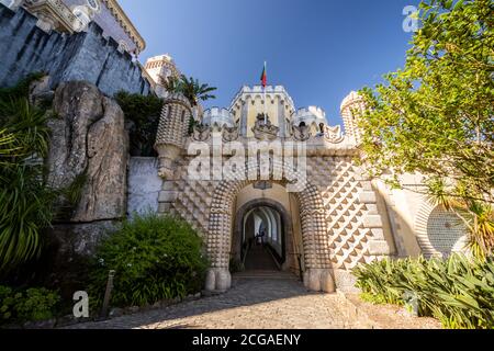 Splendida vista sul Palazzo Nazionale di pena a Sintra, Portogallo Foto Stock