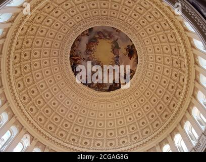 L'apoteosi di Washington, fresco dipinto di Constantino Brumidi nella cupola della rotonda del Campidoglio degli Stati Uniti, Washington D.C. Foto Stock