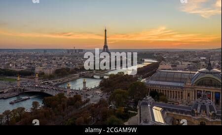 Sopra Aerial Paris Torre Eiffel Senna e Grand Palaise Foto Stock