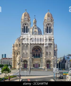 Vista della rinascita romanico-bizantina Cattedrale di Marsiglia o Cattedrale di Santa Maria maggiore, Marsiglia, Dipartimento Bocche del Rhône, Francia Foto Stock