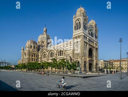 Vista della rinascita romanico-bizantina Cattedrale di Marsiglia o Cattedrale di Santa Maria maggiore, Marsiglia, Dipartimento Bocche del Rhône, Francia Foto Stock