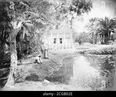 Stampa albumea d'argento del pozzo di Mosè a Suez, circa 1885, di H Arnoux Foto Stock