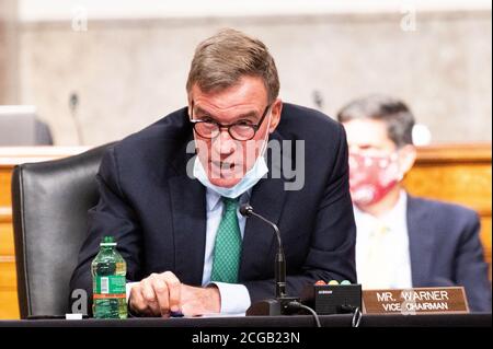 Washington, Stati Uniti. 09 settembre 2020. Il senatore americano Mark Warner (D-VA) parla ad un'udienza del Comitato di intelligenza del Senato. Credit: SOPA Images Limited/Alamy Live News Foto Stock