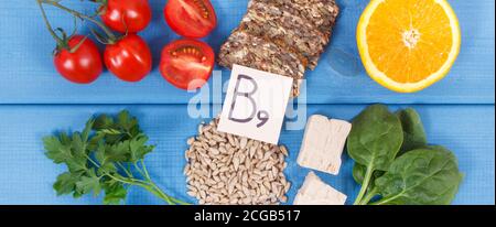 Cibo nutriente come fonte di vitamina B9, la fibra dietetica, acido folico e minerali naturali, il concetto di uno stile di vita sano Foto Stock