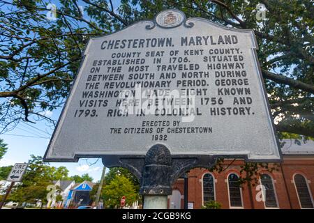 Chestertown, MD, USA 08/30/2020: Un cartello vintage nel centro della città storica di Chestertown. Il cartello fornisce informazioni sulla città' Foto Stock