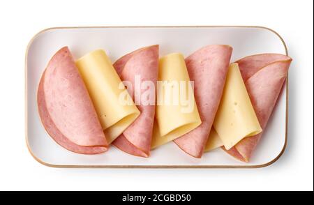 colazione a base di formaggio e salsiccia di prosciutto isolato su sfondo bianco, vista dall'alto Foto Stock