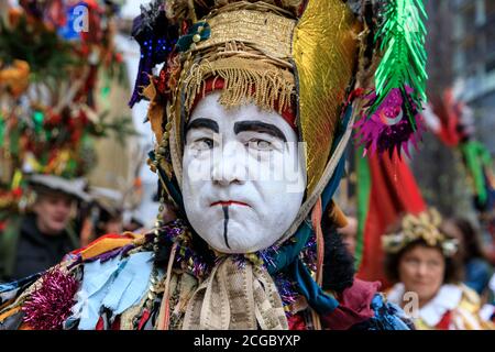 La celebrazione annuale della dodicesima notte, eseguita dai Lions Part Players, la processione delle performance teatrali, Bankside, Londra, Inghilterra Foto Stock